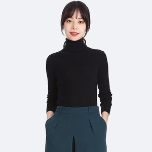 NWT Uniqlo extra fine merino ribbed turtleneck